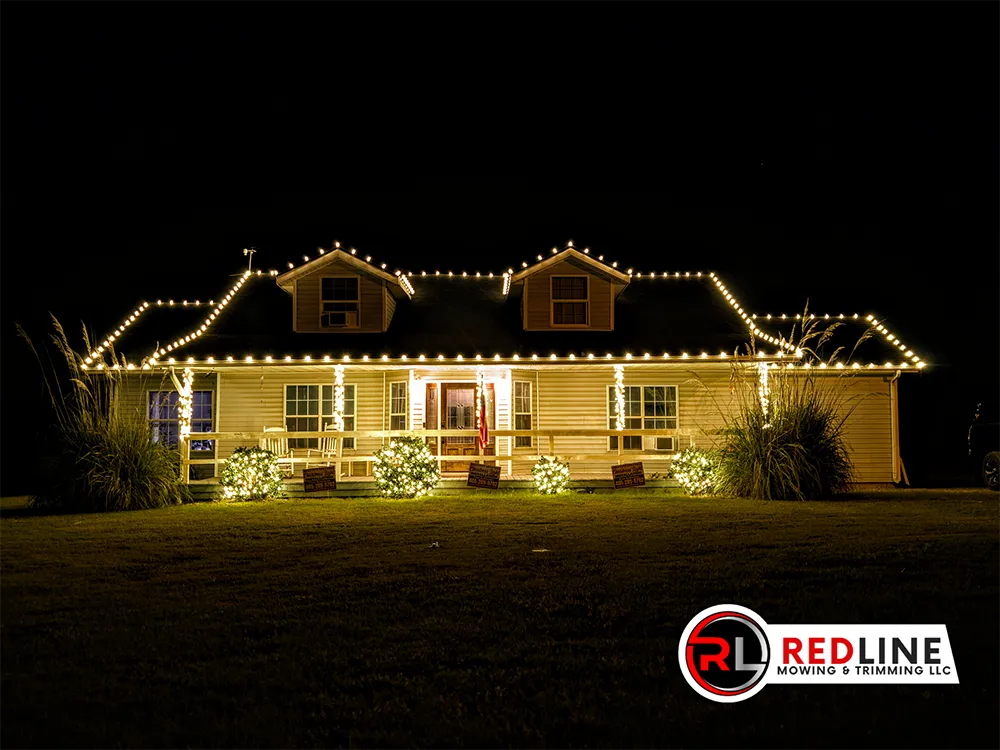 house-christmas-lights a house with Christmas lights